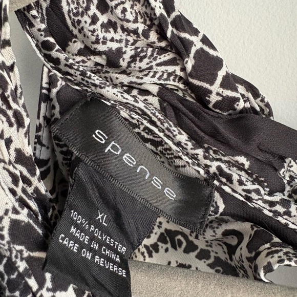 Black and White Lace Patterned Women's Top - Picture 2 of 5